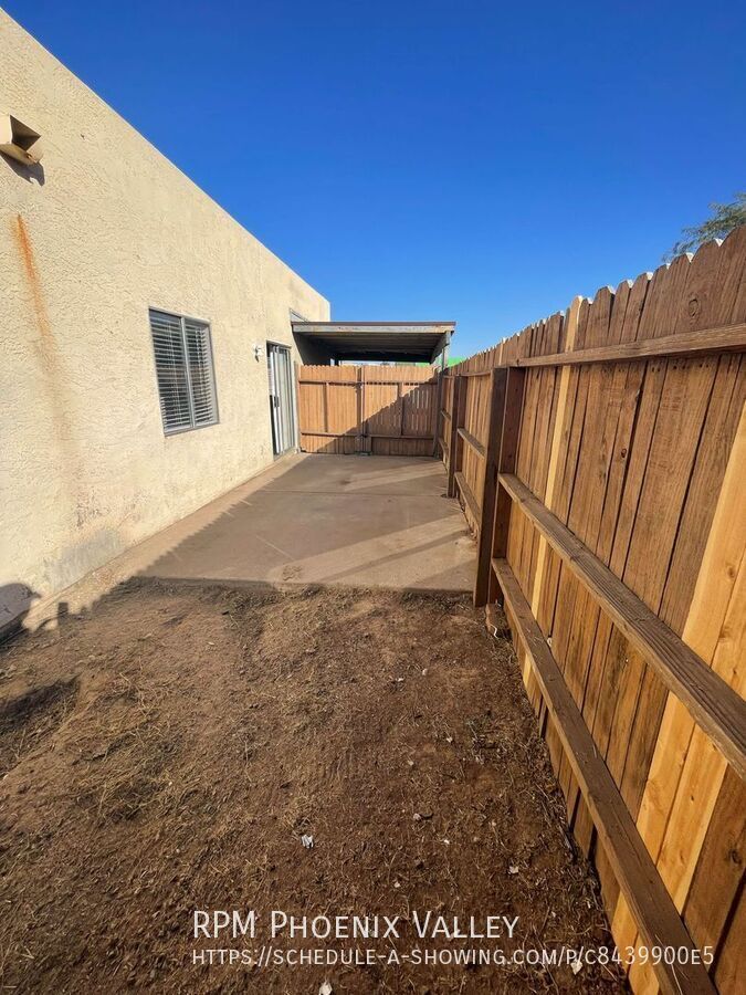 Updated Single Story 2Bdm - 2 Ba Glendale Unit with *NO Carpet* property image