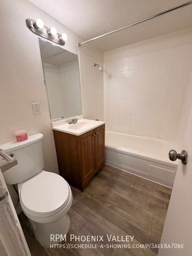 Welcome Home to the Glenn Isle Community! 1Ba 1 Ba unit with an enclosed patio property image