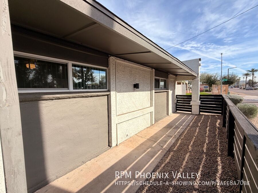 Welcome Home to the Glenn Isle Community! 1Ba 1 Ba unit with an enclosed patio property image