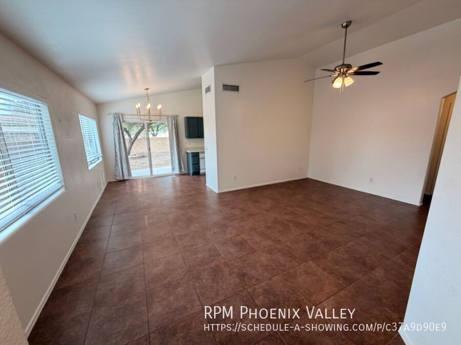 Fantastic 3Bdm 2Ba Phoenix Home with Large Yard property image