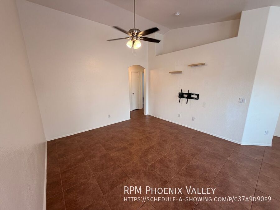 Fantastic 3Bdm 2Ba Phoenix Home with Large Yard property image
