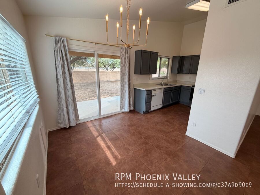 Fantastic 3Bdm 2Ba Phoenix Home with Large Yard property image