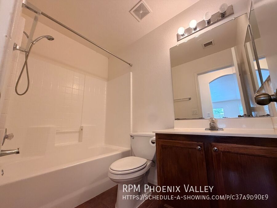 Fantastic 3Bdm 2Ba Phoenix Home with Large Yard property image