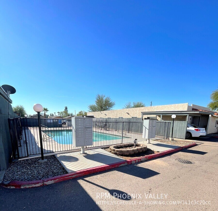 Move-In Special! Updated 2Bdm 2Ba Glendale Apartment *No Carpet* property image