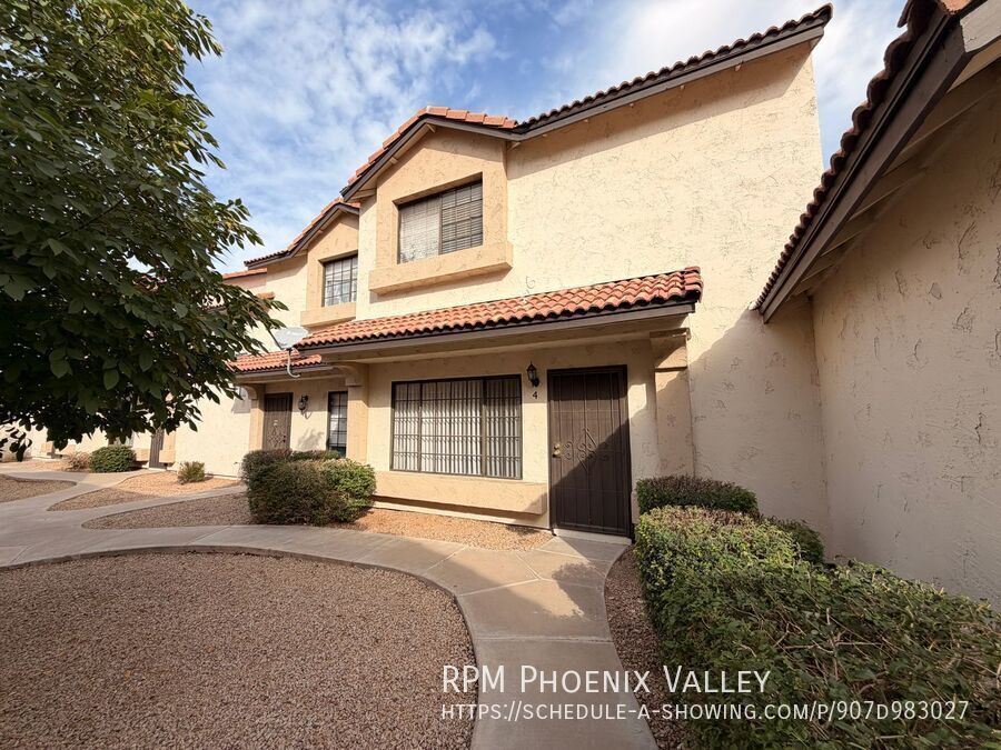 Charming 3Bed /2 Bath Chandler Townhome With *NO* Carpet! property image