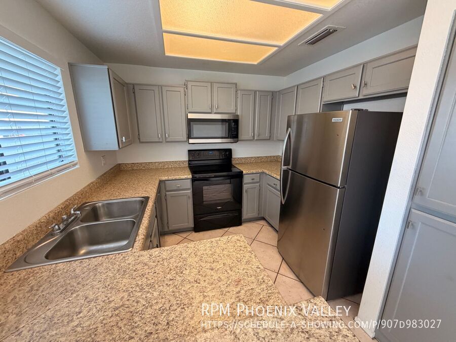 Charming 3Bed /2 Bath Chandler Townhome With *NO* Carpet! property image