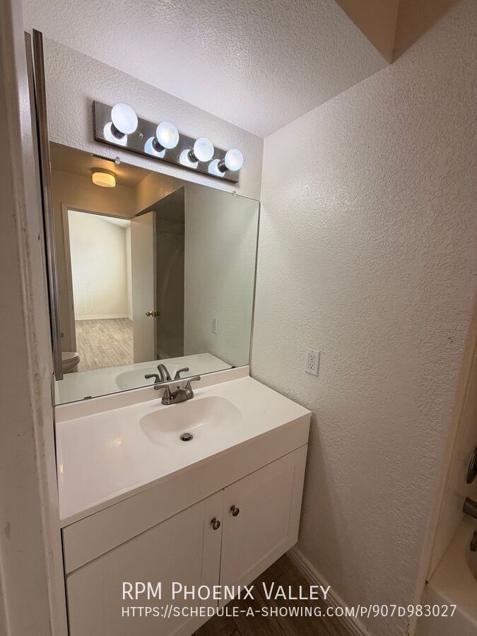 Charming 3Bed /2 Bath Chandler Townhome With *NO* Carpet! property image