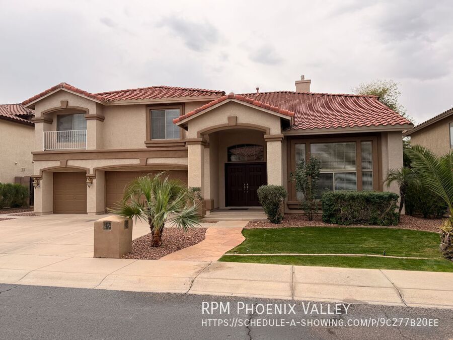 Spacious 5Bdm 3.5Ba Litchfield Park Home in a Small Gated Community property image