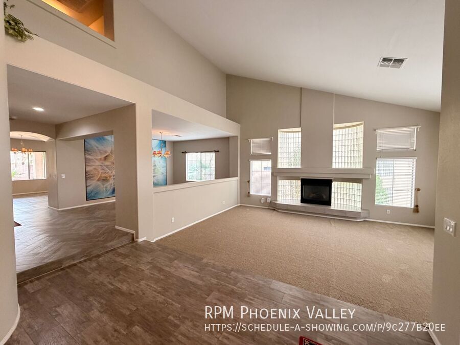 Spacious 5Bdm 3.5Ba Litchfield Park Home in a Small Gated Community property image