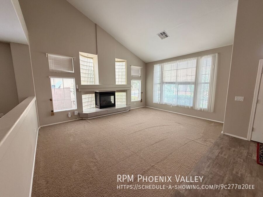 Spacious 5Bdm 3.5Ba Litchfield Park Home in a Small Gated Community property image