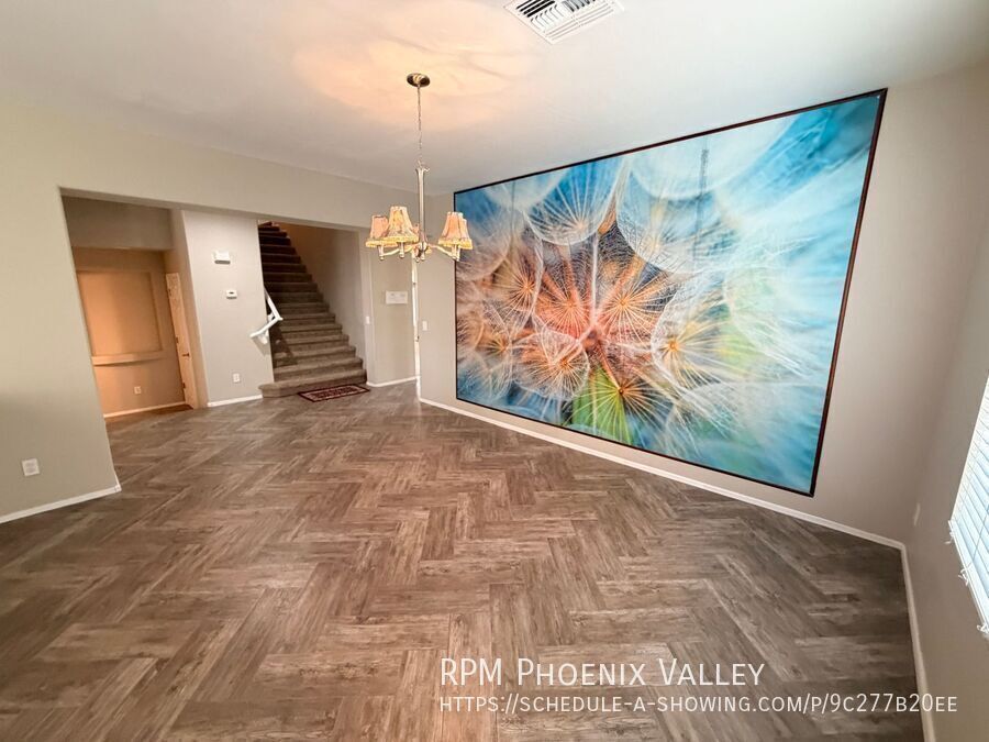 Spacious 5Bdm 3.5Ba Litchfield Park Home in a Small Gated Community property image