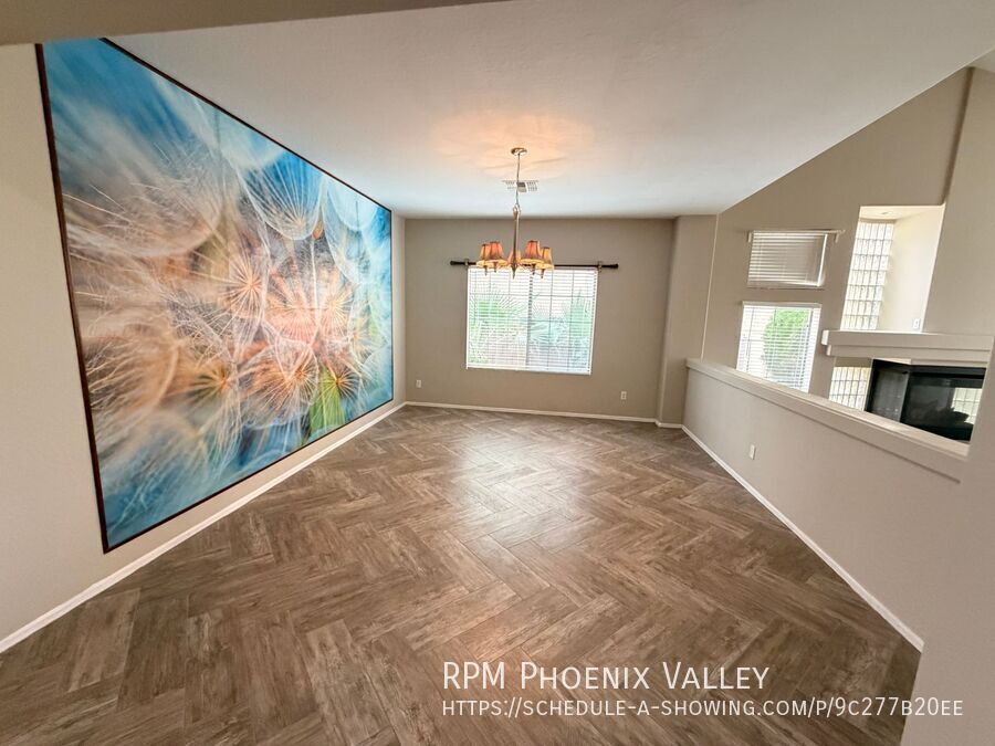 Spacious 5Bdm 3.5Ba Litchfield Park Home in a Small Gated Community property image