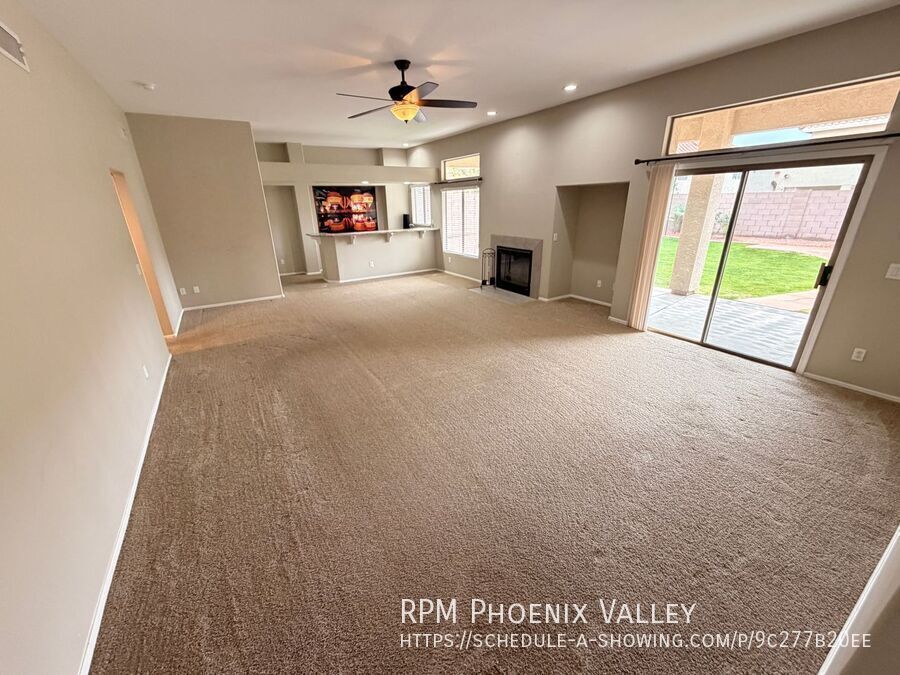 Spacious 5Bdm 3.5Ba Litchfield Park Home in a Small Gated Community property image