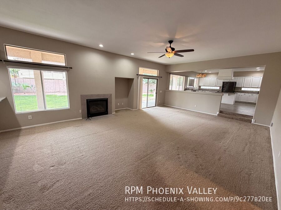 Spacious 5Bdm 3.5Ba Litchfield Park Home in a Small Gated Community property image