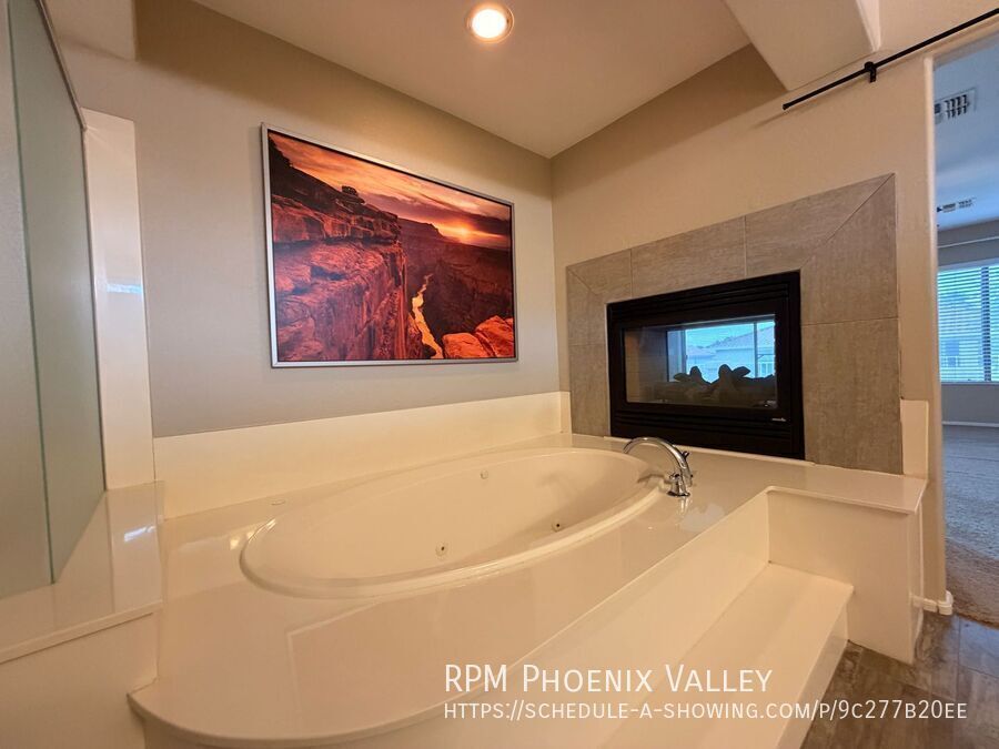 Spacious 5Bdm 3.5Ba Litchfield Park Home in a Small Gated Community property image