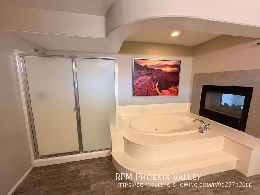 Spacious 5Bdm 3.5Ba Litchfield Park Home in a Small Gated Community property image