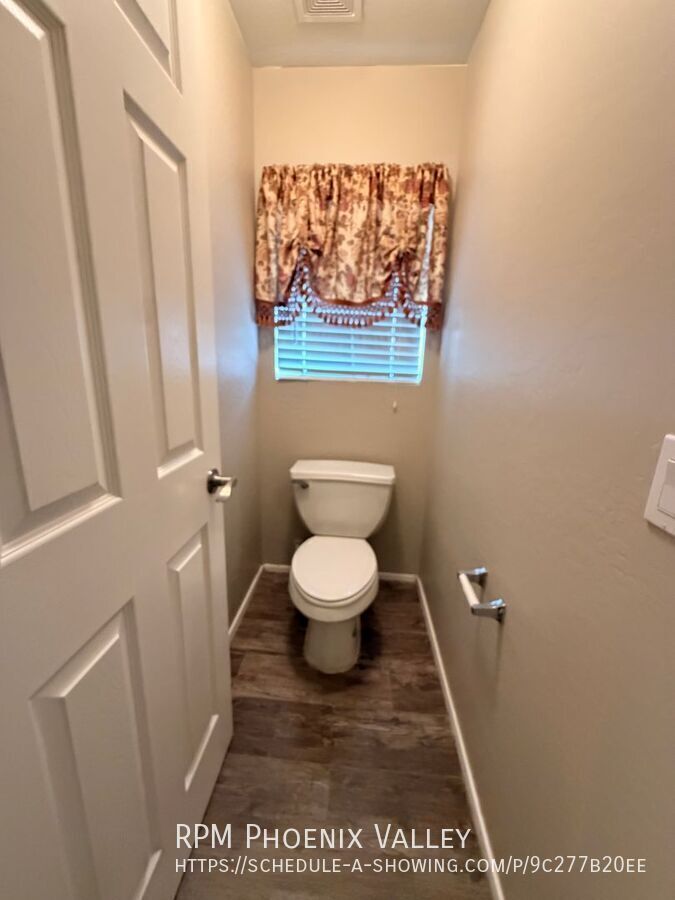 Spacious 5Bdm 3.5Ba Litchfield Park Home in a Small Gated Community property image