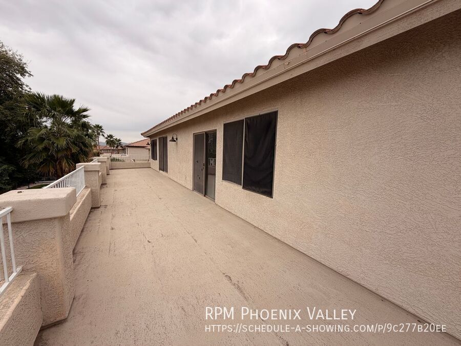 Spacious 5Bdm 3.5Ba Litchfield Park Home in a Small Gated Community property image