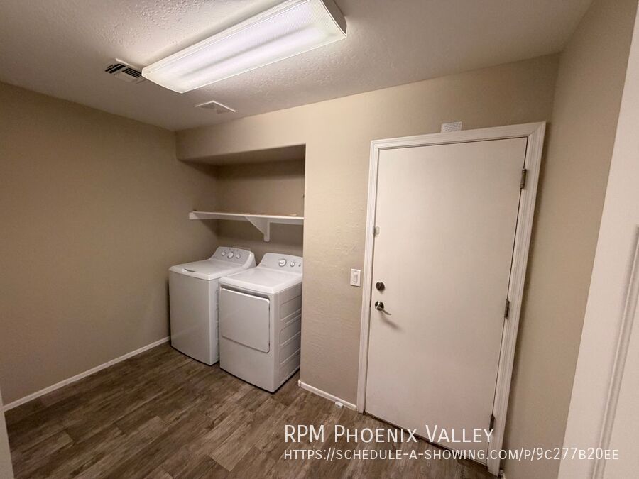 Spacious 5Bdm 3.5Ba Litchfield Park Home in a Small Gated Community property image