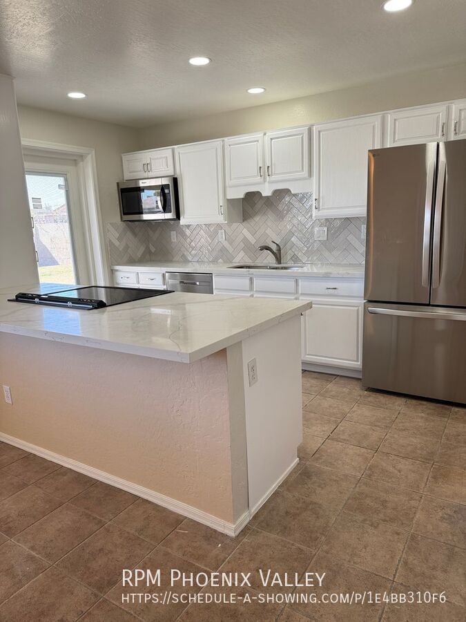 Spacious 4bdm 2Ba Tempe Home with New Kitchen and a Pool! property image