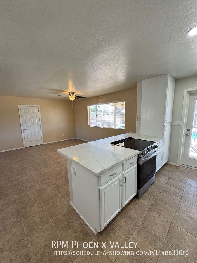 Spacious 4bdm 2Ba Tempe Home with New Kitchen and a Pool! property image