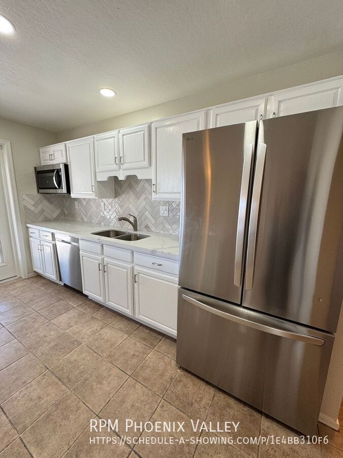 Spacious 4bdm 2Ba Tempe Home with New Kitchen and a Pool! property image