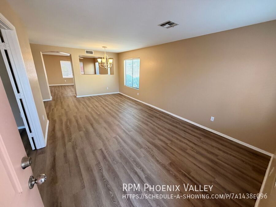 Charming 3Bdm 2Ba N. Phoenix Home with NO Carpets! property image