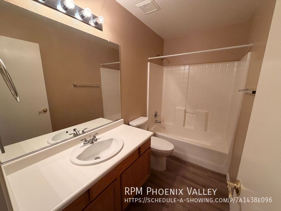 Charming 3Bdm 2Ba N. Phoenix Home with NO Carpets! property image
