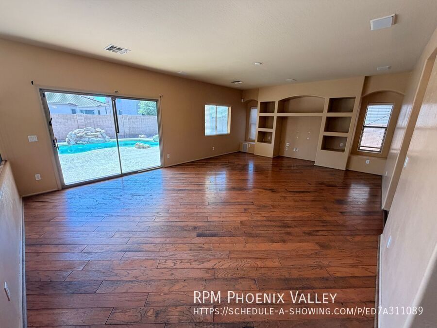 Large 4Bdm 3Ba Avondale Home with a Loft + Pool  and 3 Car Garage property image