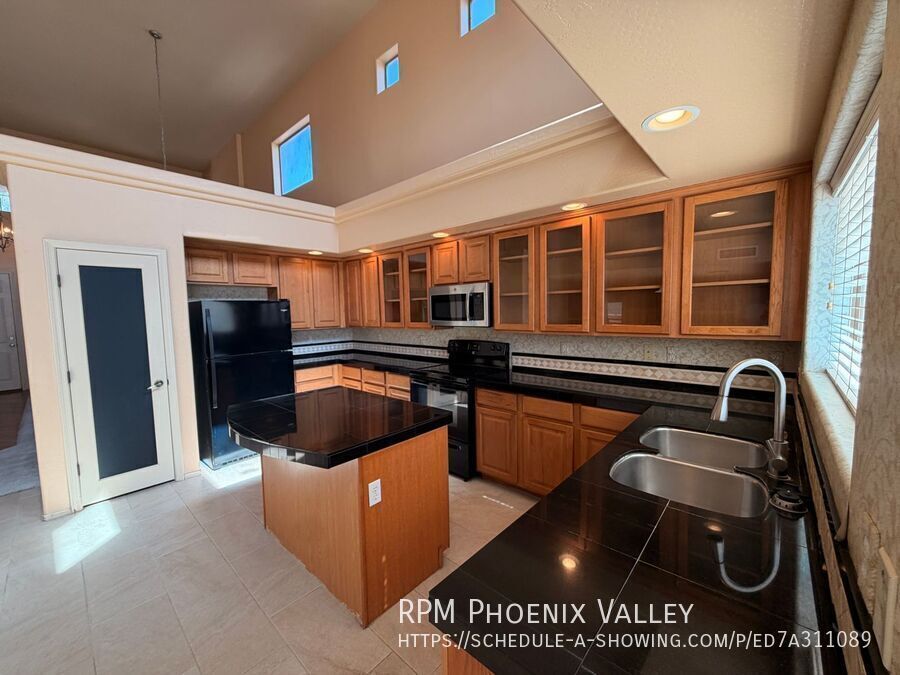 Large 4Bdm 3Ba Avondale Home with a Loft + Pool  and 3 Car Garage property image