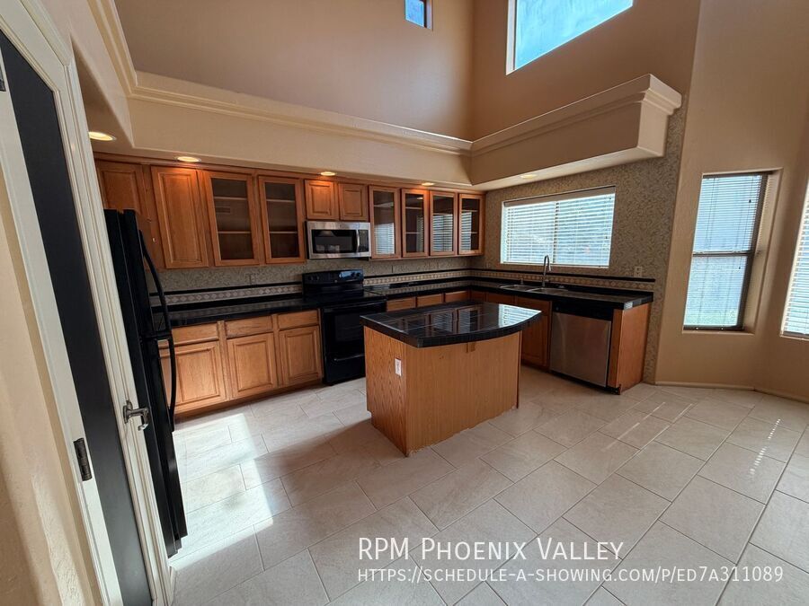 Large 4Bdm 3Ba Avondale Home with a Loft + Pool  and 3 Car Garage property image