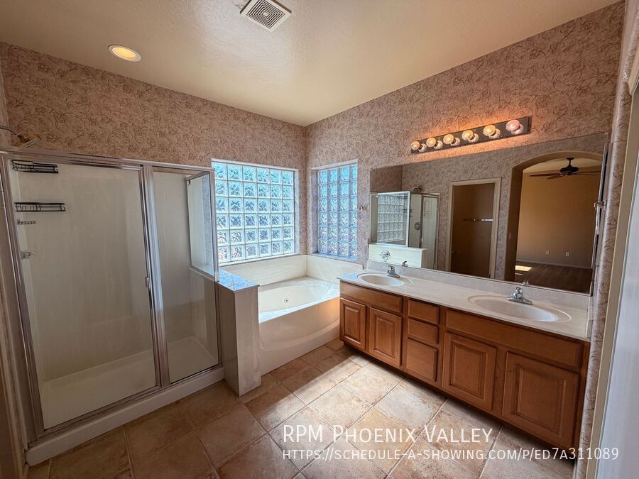 Large 4Bdm 3Ba Avondale Home with a Loft + Pool  and 3 Car Garage property image