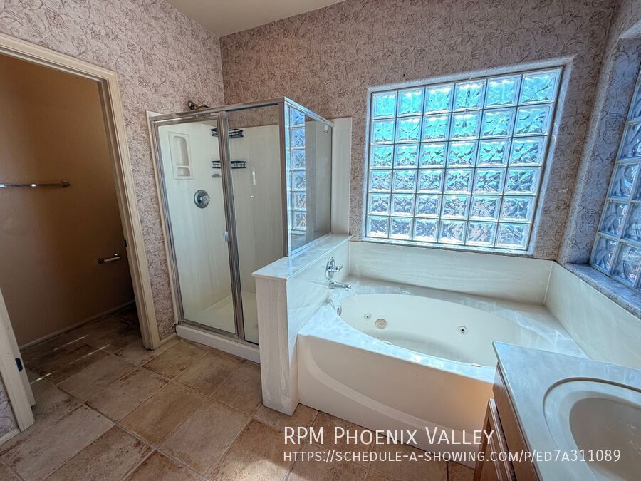 Large 4Bdm 3Ba Avondale Home with a Loft + Pool  and 3 Car Garage property image