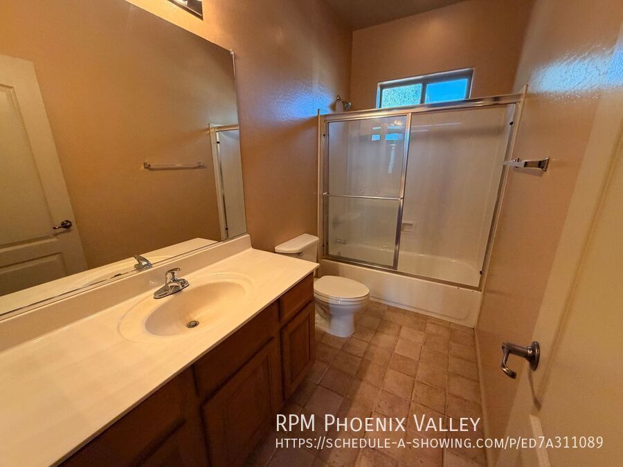 Large 4Bdm 3Ba Avondale Home with a Loft + Pool  and 3 Car Garage property image