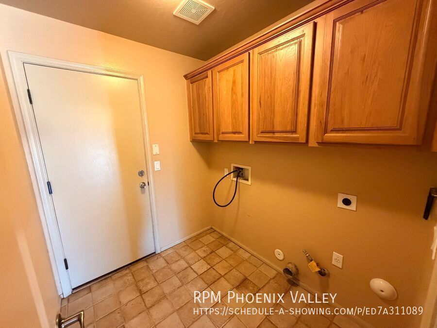 Large 4Bdm 3Ba Avondale Home with a Loft + Pool  and 3 Car Garage property image