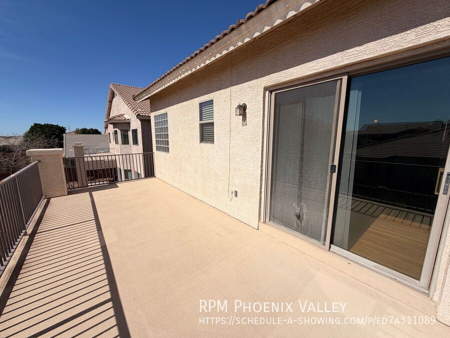 Large 4Bdm 3Ba Avondale Home with a Loft + Pool  and 3 Car Garage property image