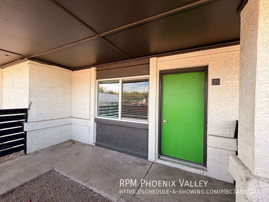 Fantastic 2Bdm 1Ba Glendale Unit with Enclosed Patio and 