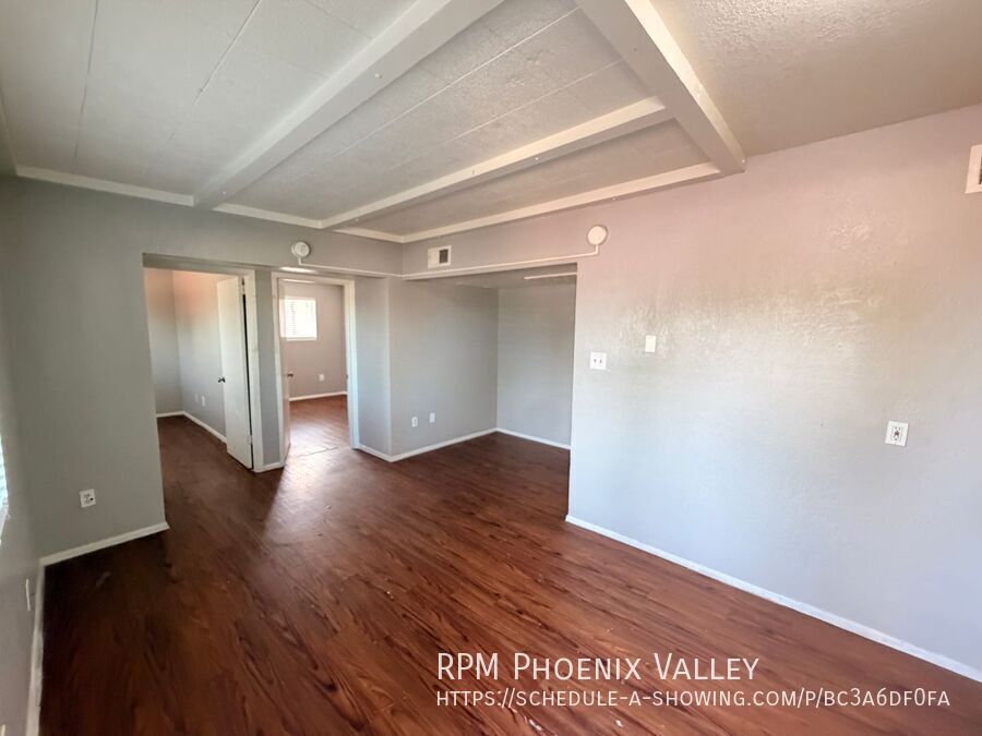 Fantastic 2Bdm 1Ba Glendale Unit with Enclosed Patio and 