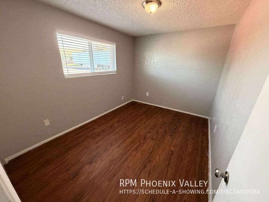 Fantastic 2Bdm 1Ba Glendale Unit with Enclosed Patio and 