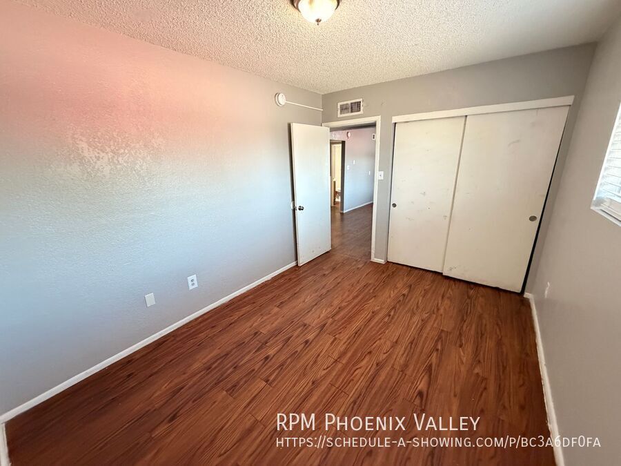 Fantastic 2Bdm 1Ba Glendale Unit with Enclosed Patio and 