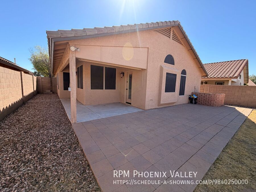 Beautiful 3 Bed / 2 Bath Surprise Home with *NO Carpet* property image