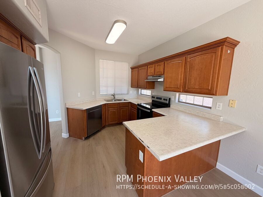 Fantastic 3Bdm 2.5Ba Avondale Home with ⭐New Floors and New Paint⭐ property image