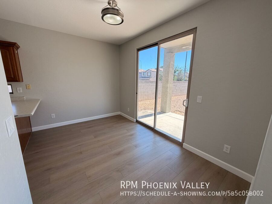 Fantastic 3Bdm 2.5Ba Avondale Home with ⭐New Floors and New Paint⭐ property image