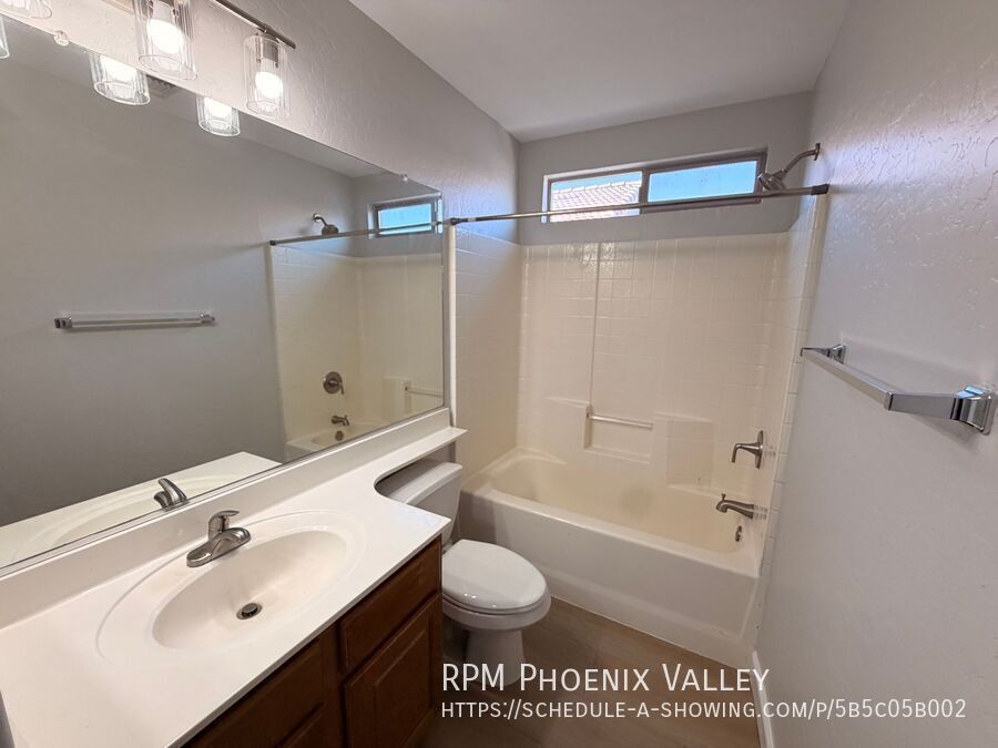 Fantastic 3Bdm 2.5Ba Avondale Home with ⭐New Floors and New Paint⭐ property image