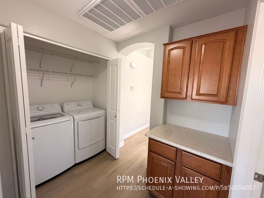 Fantastic 3Bdm 2.5Ba Avondale Home with ⭐New Floors and New Paint⭐ property image