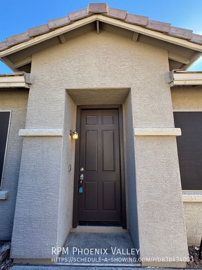 Beautiful 3Bdm 2Ba Anthem Home with ⭐New Floors and New Paint⭐in a Golf Community property image