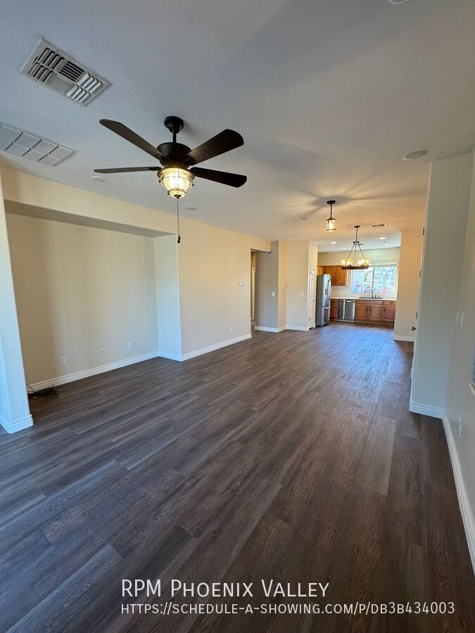 Beautiful 3Bdm 2Ba Anthem Home with ⭐New Floors and New Paint⭐in a Golf Community property image