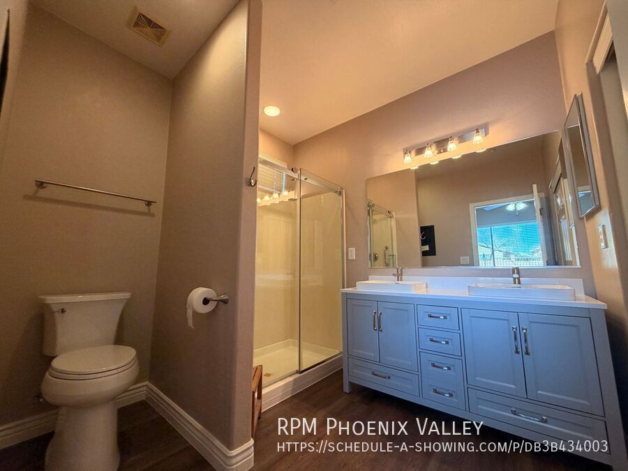 Beautiful 3Bdm 2Ba Anthem Home with ⭐New Floors and New Paint⭐in a Golf Community property image