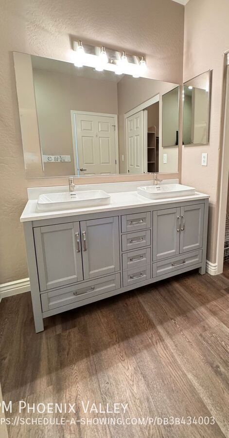 Beautiful 3Bdm 2Ba Anthem Home with ⭐New Floors and New Paint⭐in a Golf Community property image