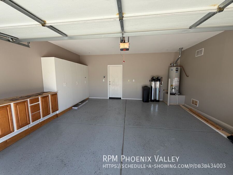 Beautiful 3Bdm 2Ba Anthem Home with ⭐New Floors and New Paint⭐in a Golf Community property image